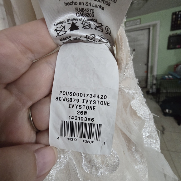 US26W OLEG CASSINI large floral applique beaded strap wedding dress - Picture 7 of 7